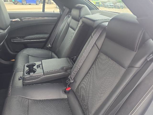 Used 2022 Chrysler 300 S w/ Comfort Group RWD image 10