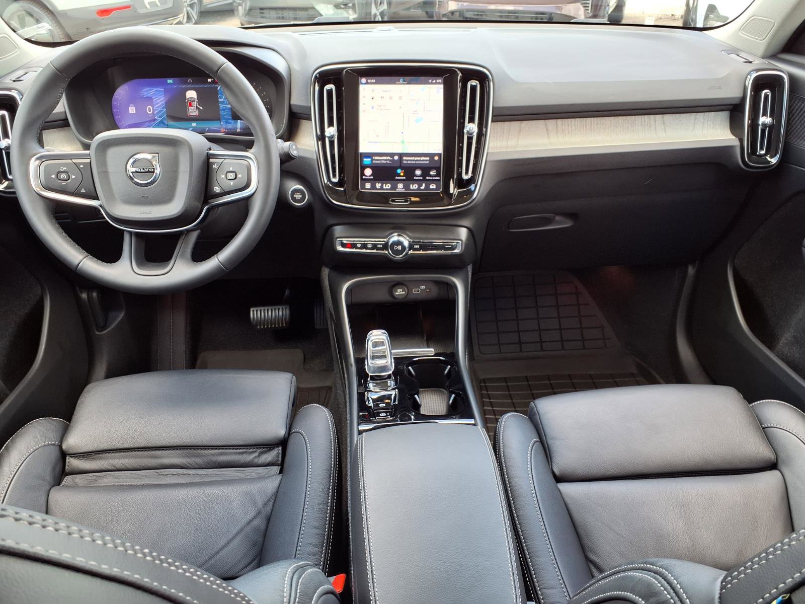 Certified 2023 Volvo XC40 B5 Plus w/ Driver Assist Package AWD/4WD image 17