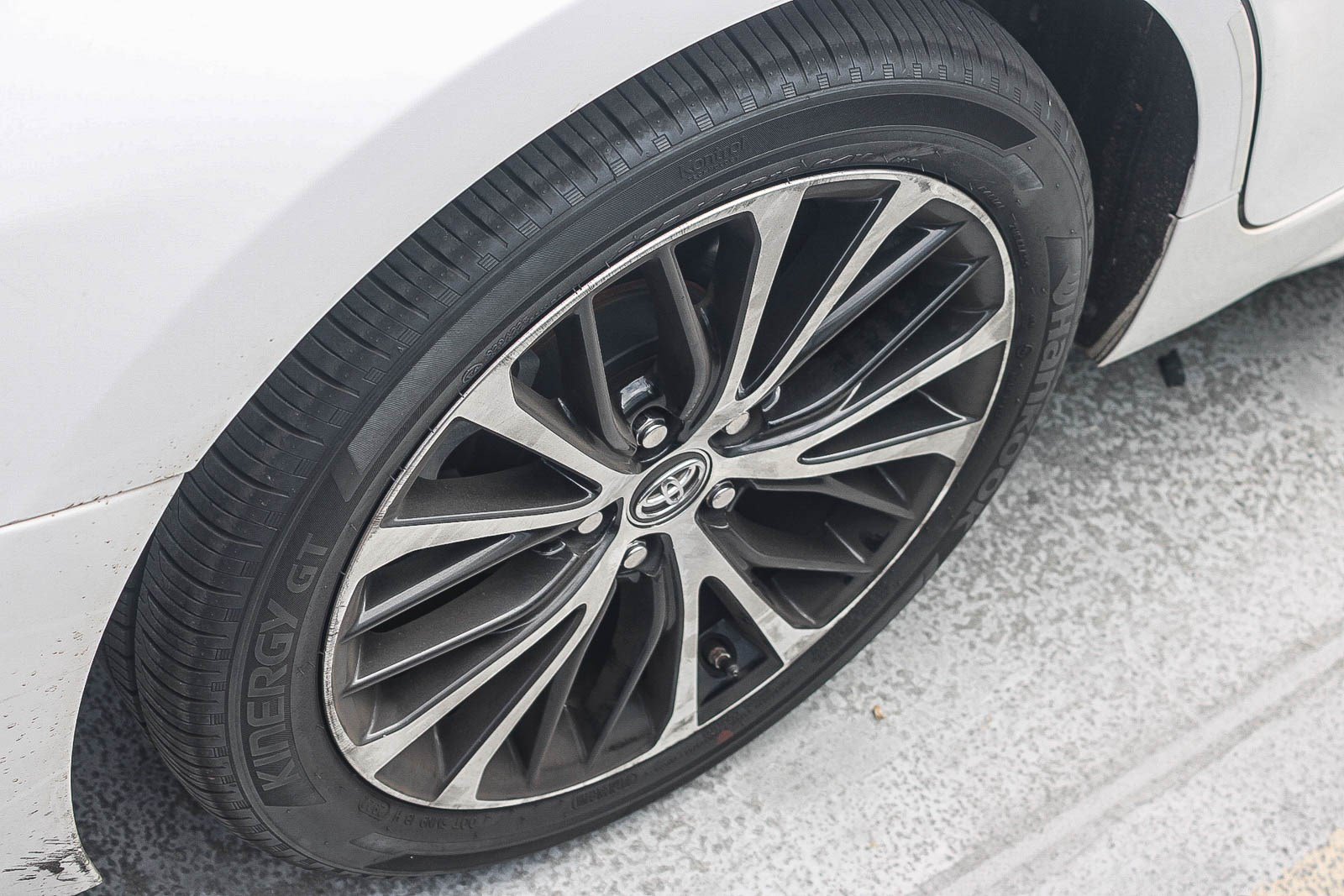Used 2018 Toyota Camry SE w/ Moonroof Package FWD image 16