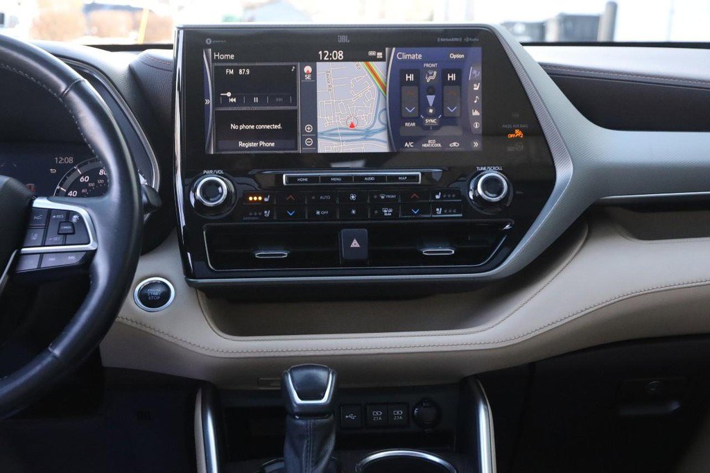 Used 2021 Toyota Highlander Platinum image 26