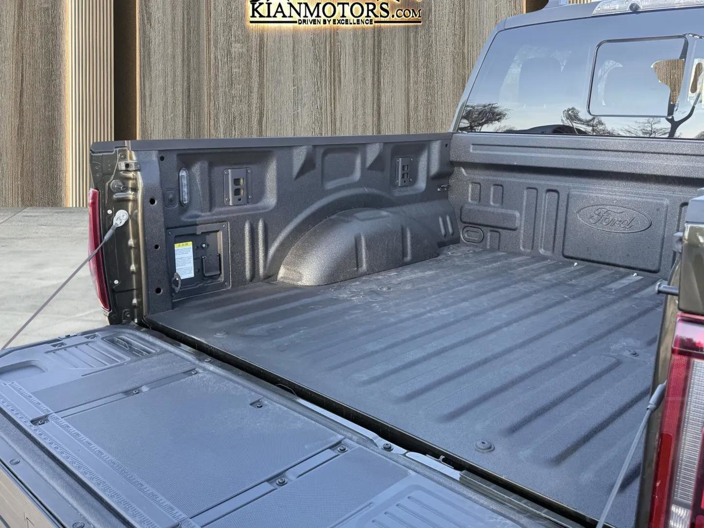 Used 2025 Ford F150 Raptor AWD/4WD image 18