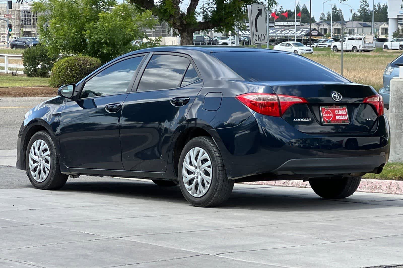 Used 2017 Toyota Corolla LE w/ Carpet Mat Package (TMS) FWD image 7