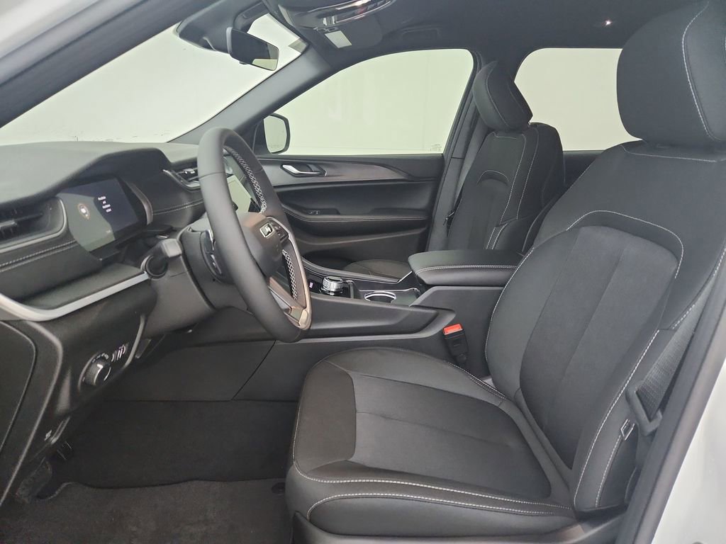 New 2025 Jeep Grand Cherokee L Laredo image 19