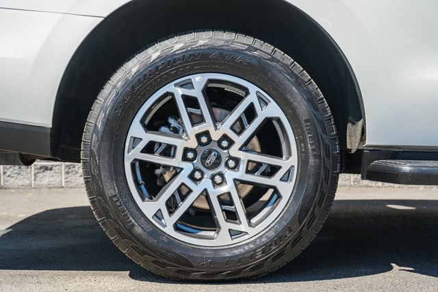 Used 2025 Ford Expedition Active AWD/4WD image 29