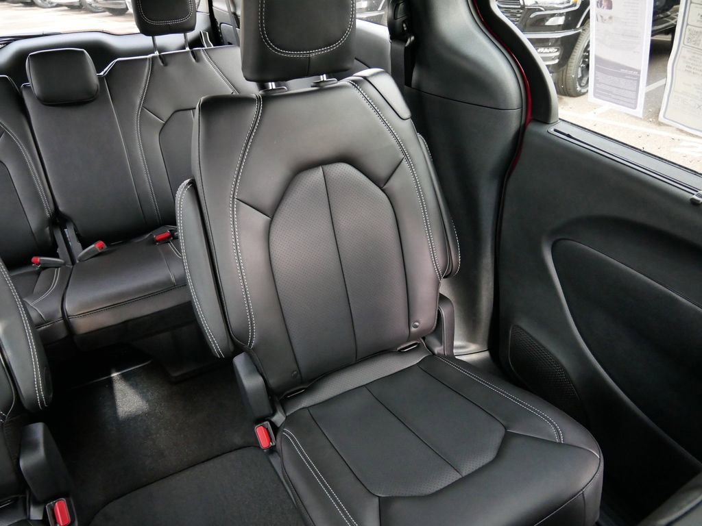 New 2026 Chrysler Pacifica Select image 21
