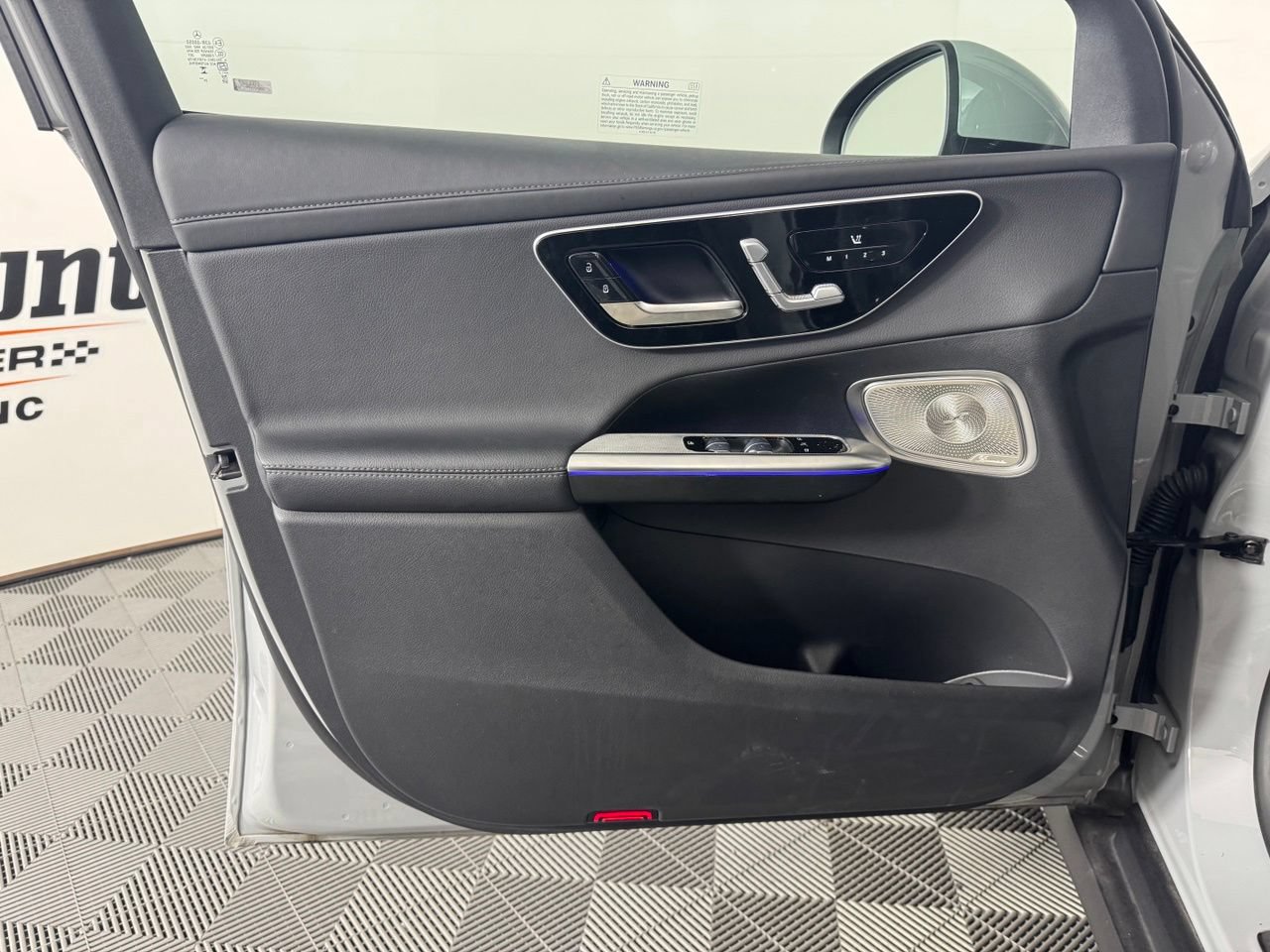 Used 2025 Mercedes-Benz GLC 350e 4MATIC image 9