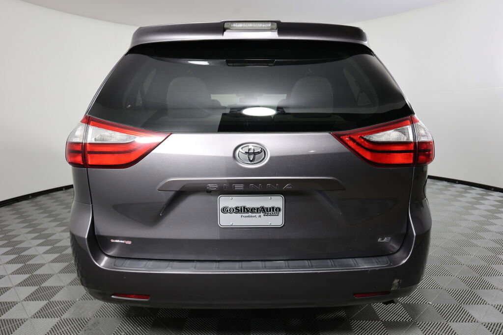 Used 2018 Toyota Sienna LE FWD image 3