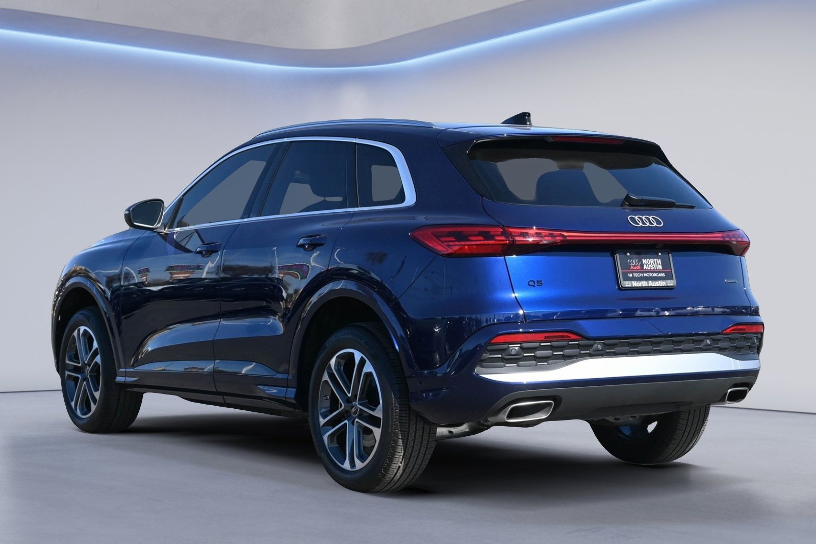 Certified 2025 Audi Q5 Premium w/ Convenience Package image 3