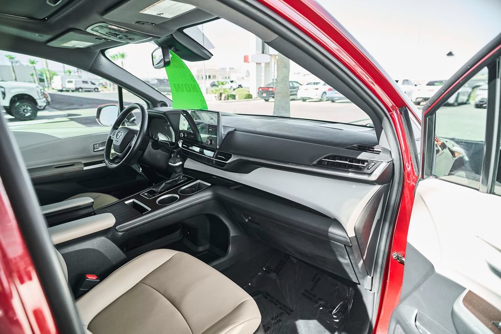 Used 2021 Toyota Sienna XLE w/ XLE Plus Package FWD image 19