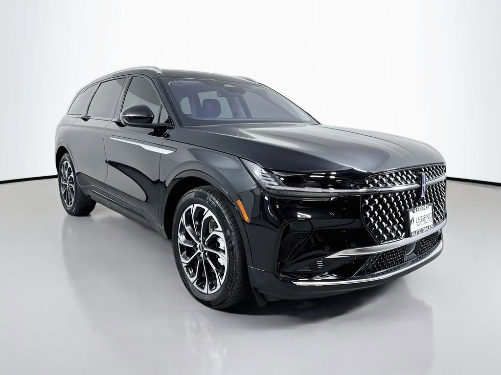 Used 2025 Lincoln Nautilus Reserve AWD/4WD image 3