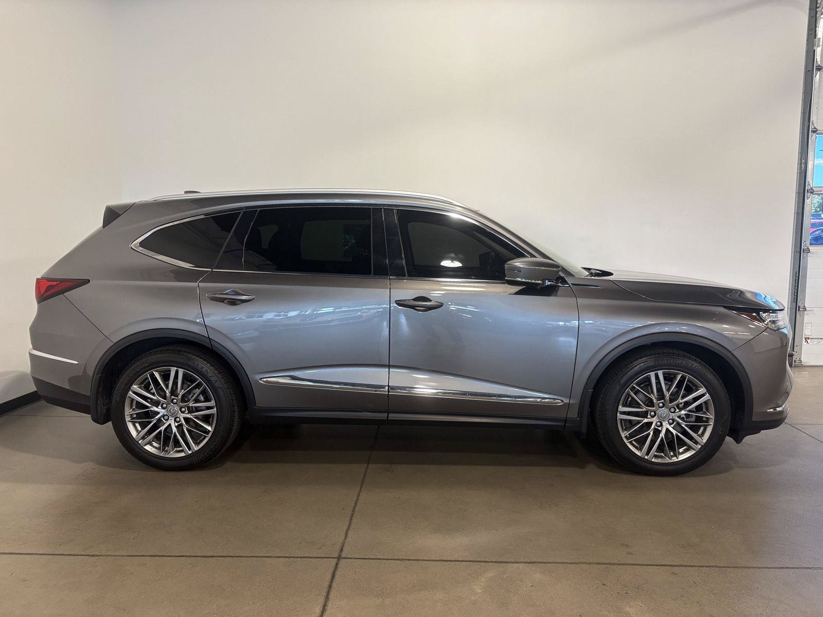 Used 2024 Acura MDX w/ Advance Package AWD/4WD image 2