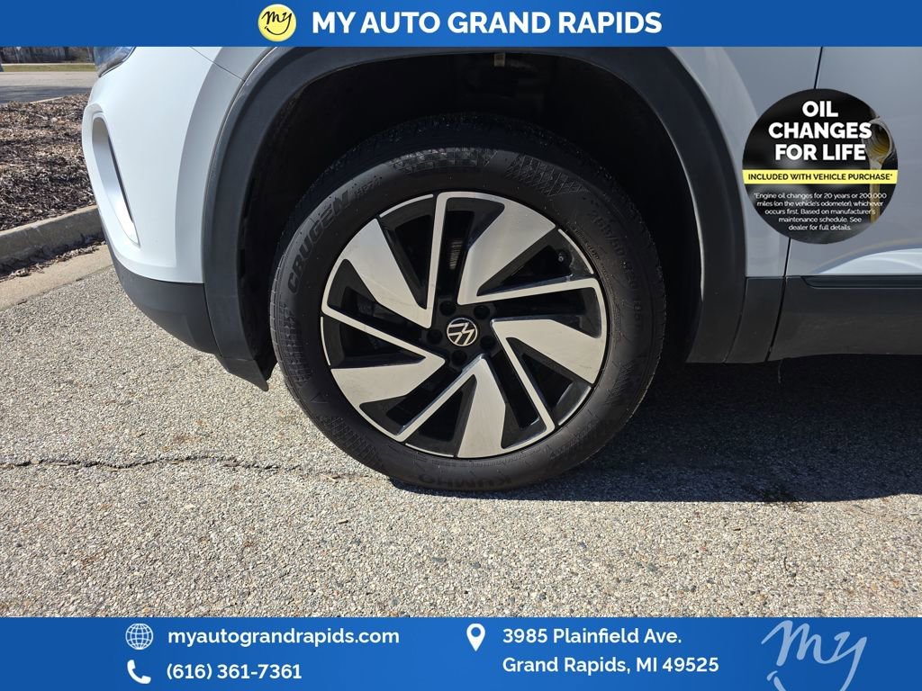 Used 2025 Volkswagen Atlas SE image 36