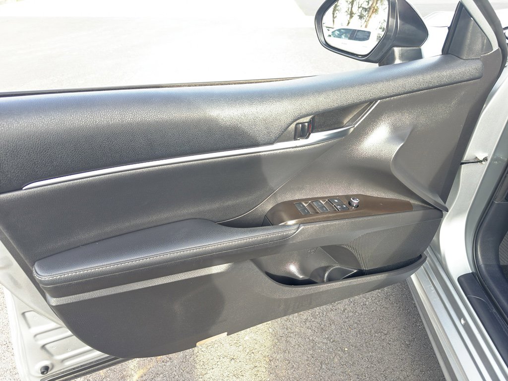 Used 2022 Toyota Camry XSE image 6