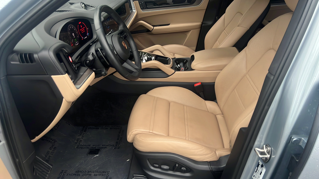 Certified 2025 Porsche Cayenne E-Hybrid AWD/4WD image 5