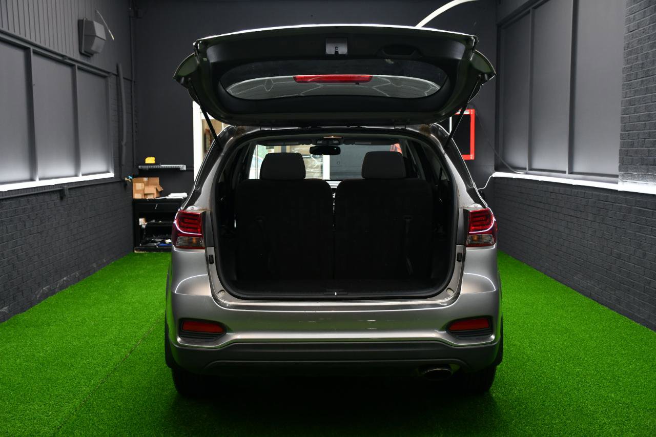 Used 2019 Kia Sorento LX image 40