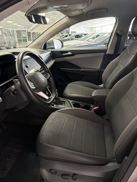 Used 2024 Volkswagen Taos SE FWD image 14
