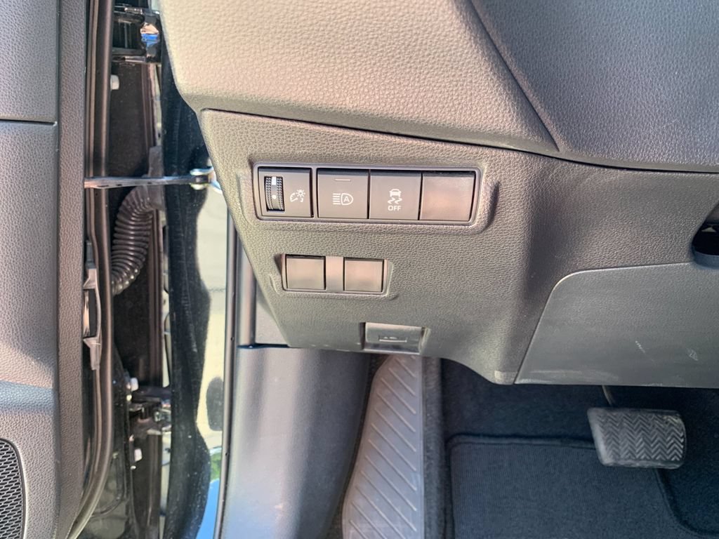 Used 2026 Toyota Corolla Cross LE FWD image 32