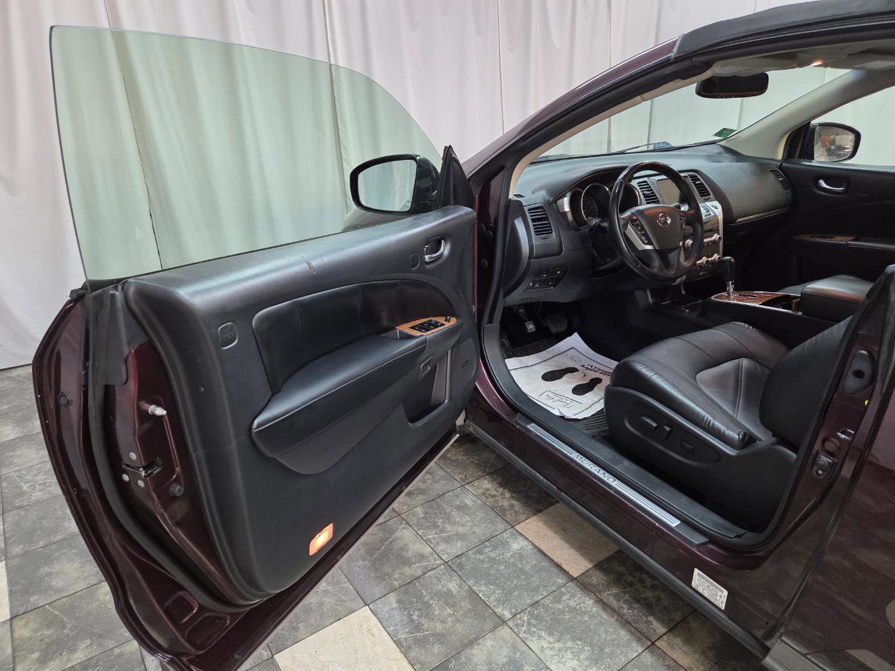 Used 2014 Nissan Murano CrossCabriolet w/ Navigation Package AWD/4WD image 10