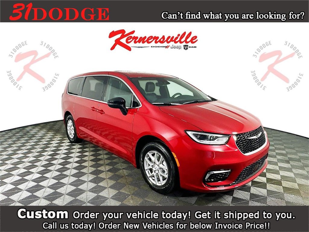 New 2026 Chrysler Pacifica Select image 1