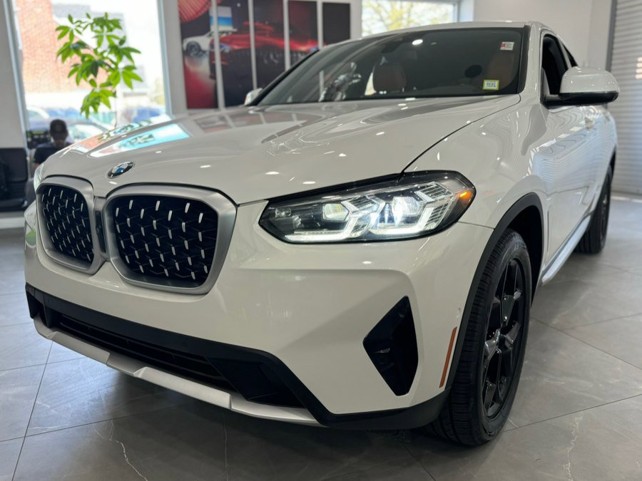 Used 2024 BMW X4 xDrive30i w/ Parking Assistance Package image 4