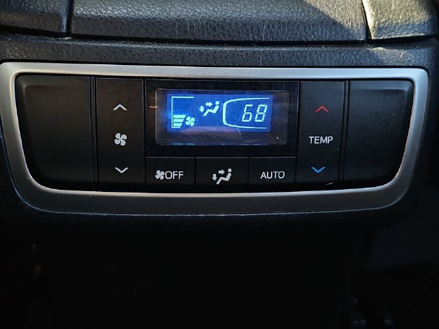 Used 2018 Toyota Highlander XLE AWD/4WD image 32