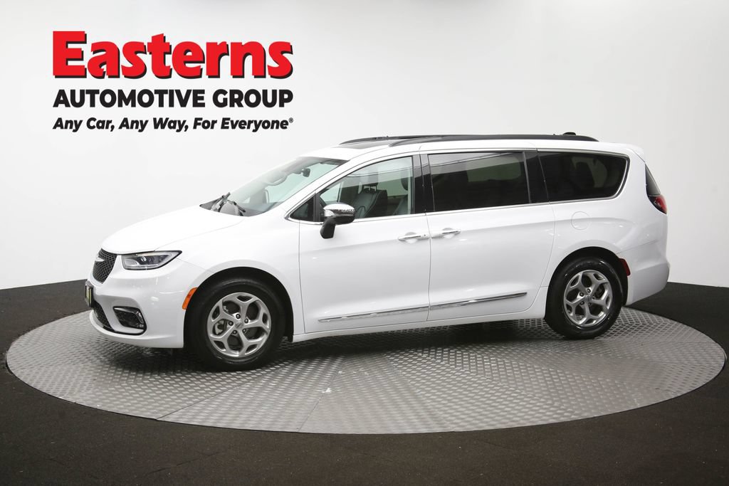 Used 2023 Chrysler Pacifica Limited FWD image 61