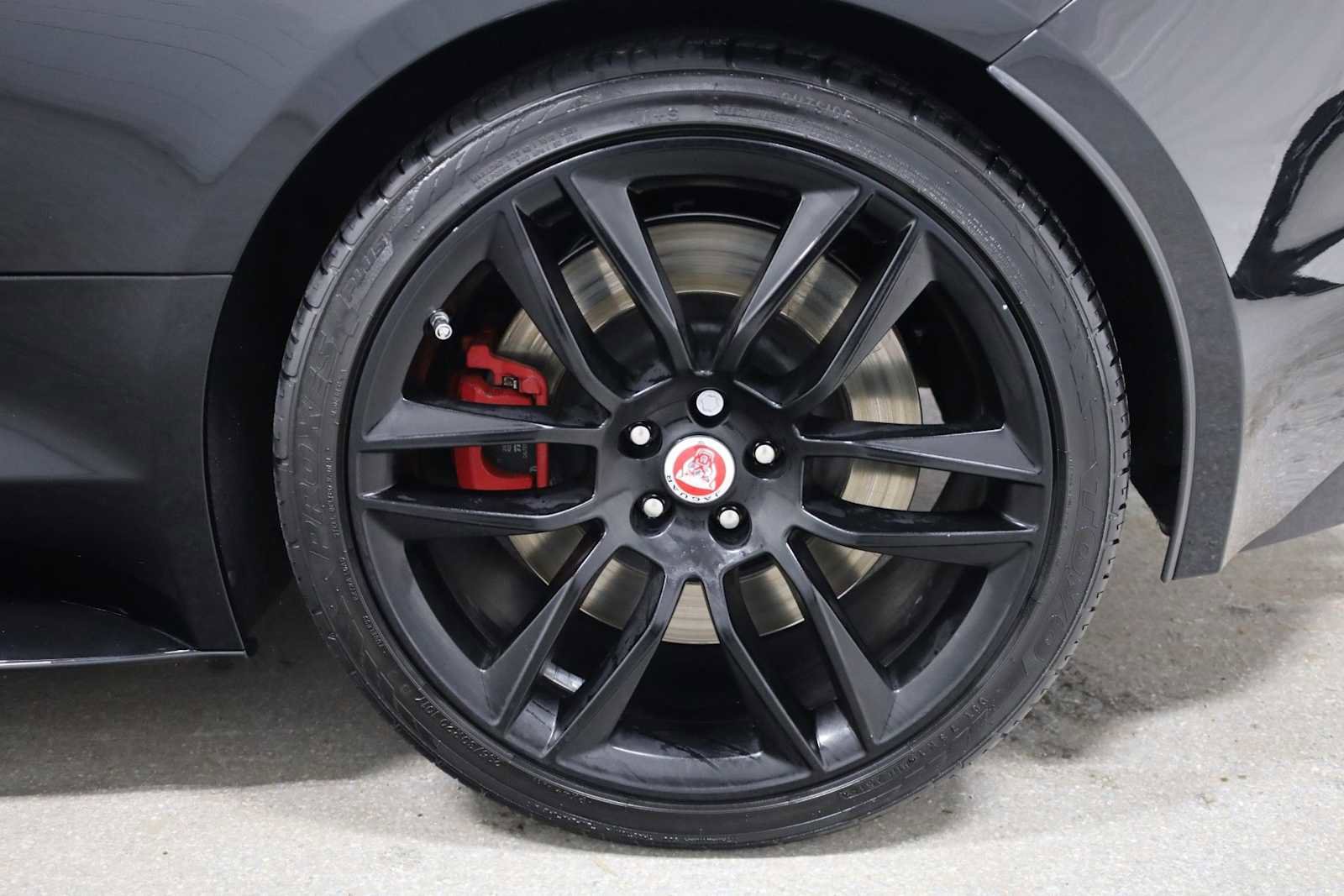 Used 2017 Jaguar F-TYPE R image 33