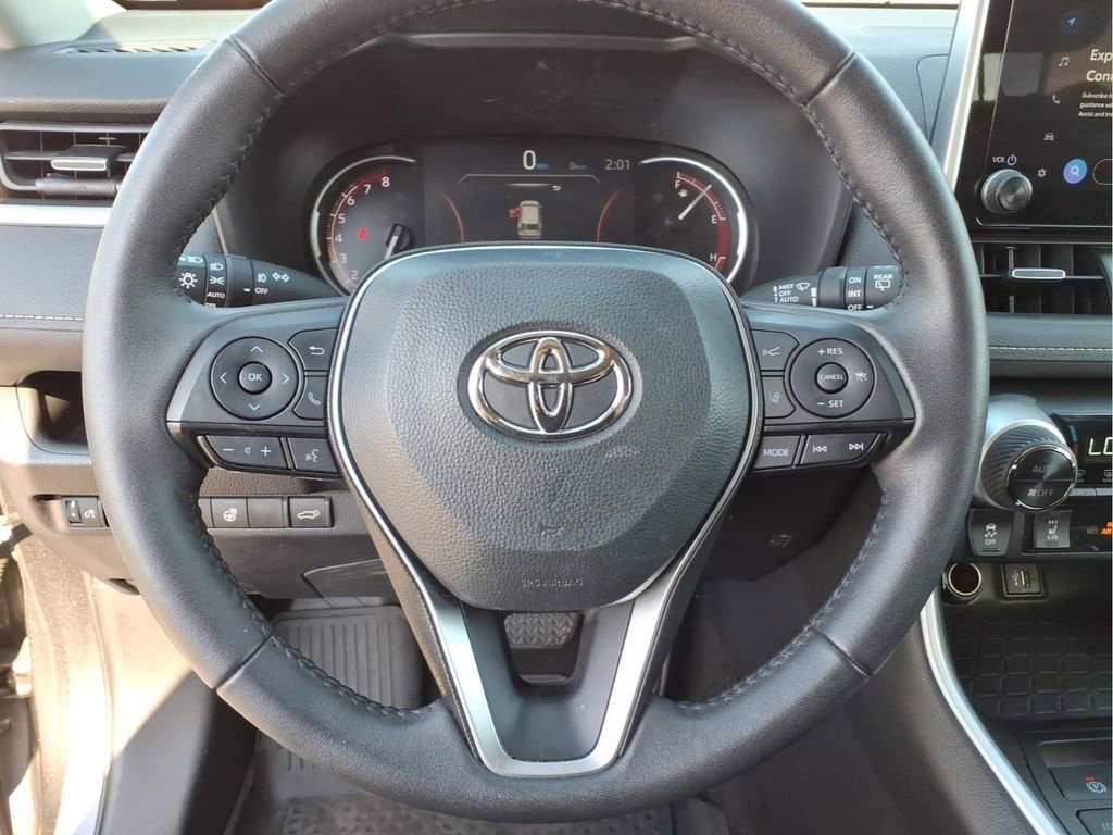 Used 2023 Toyota RAV4 XLE Premium image 22