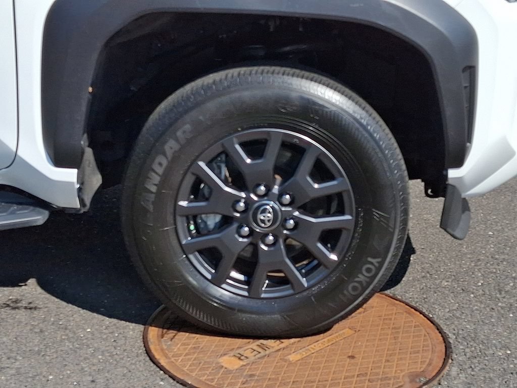 Certified 2025 Toyota 4Runner SR5 AWD/4WD image 8