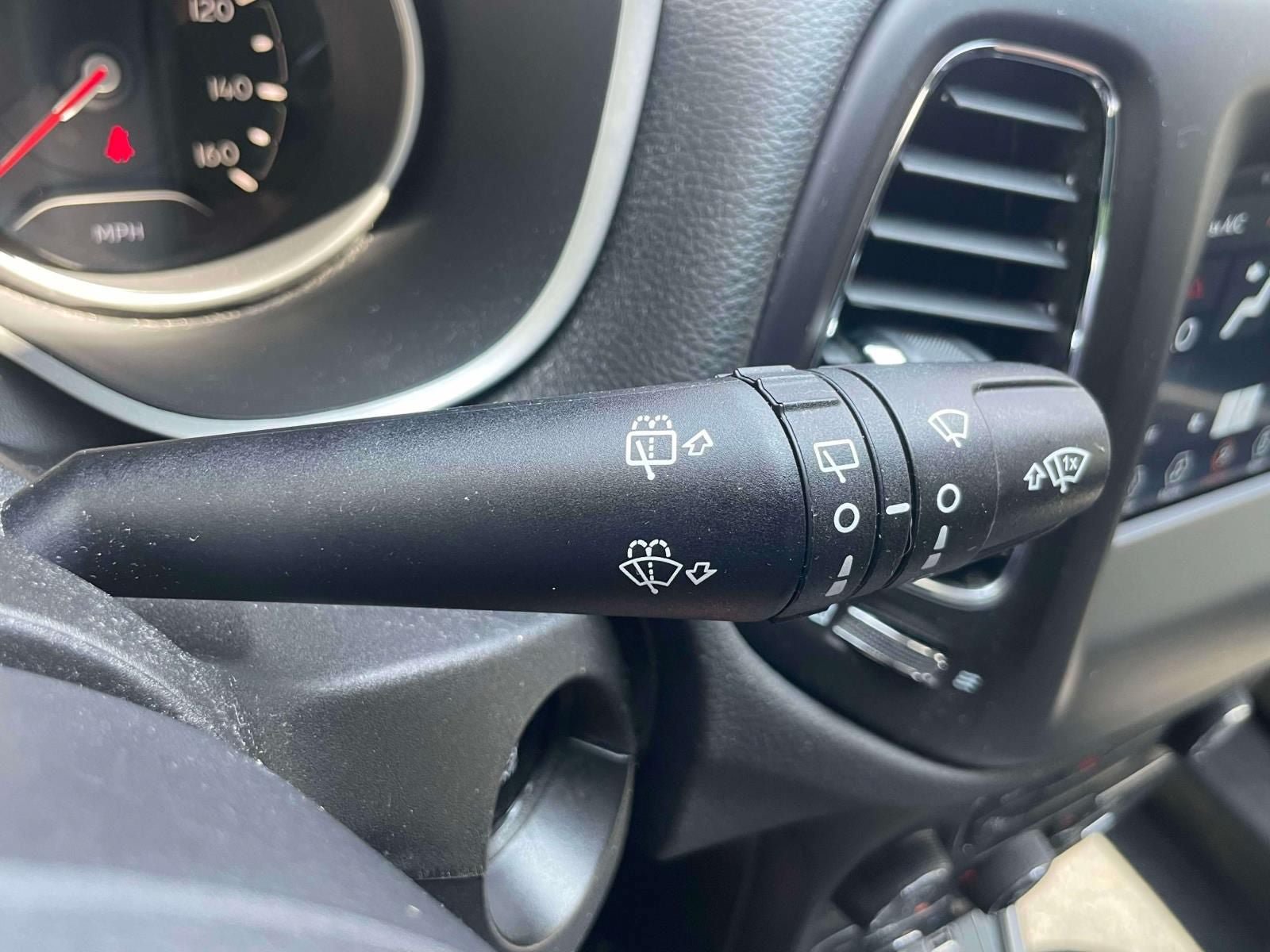 Used 2018 Jeep Compass Latitude w/ Popular Equipment Group AWD/4WD image 24