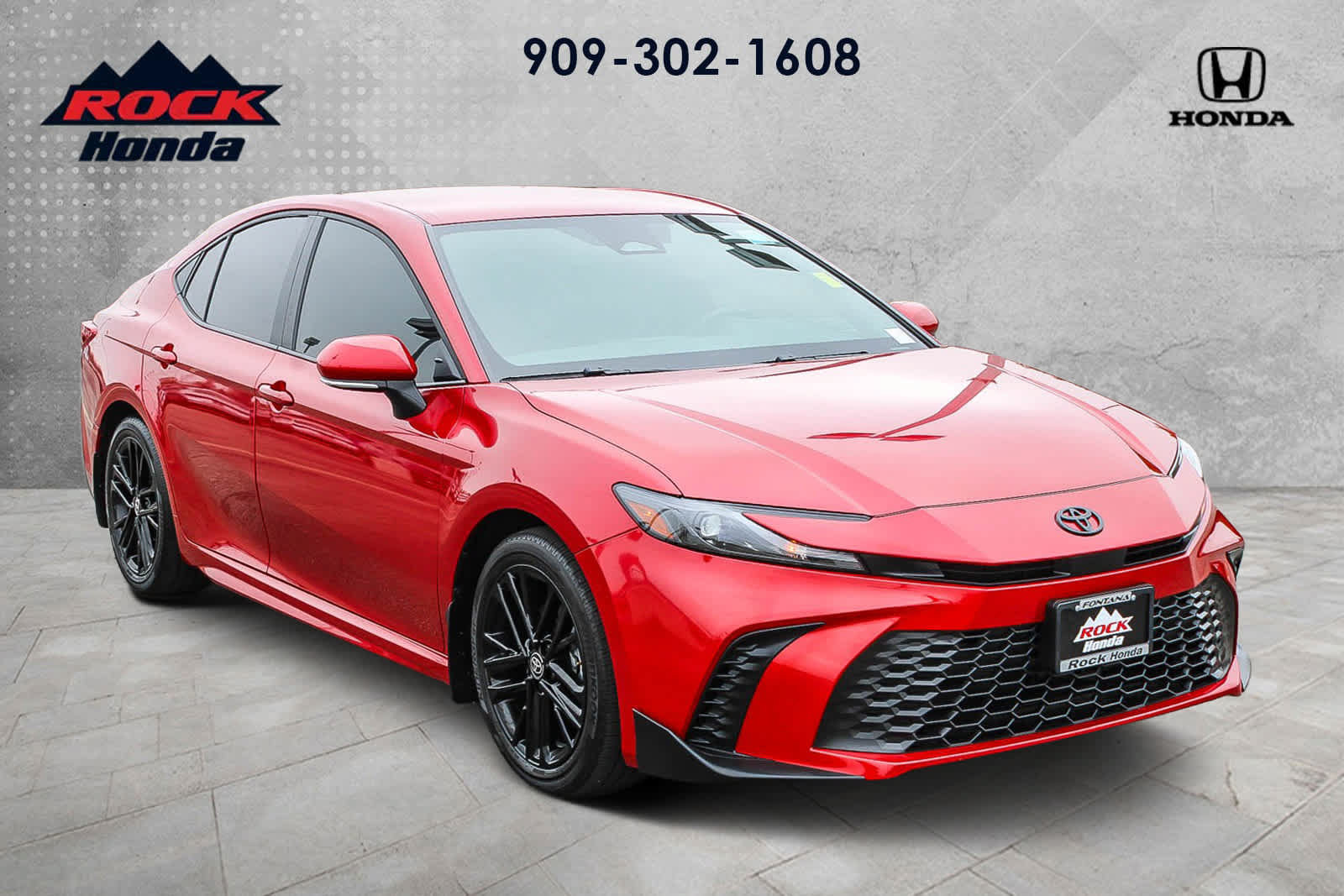 Used 2025 Toyota Camry SE w/ Convenience Package FWD image 3