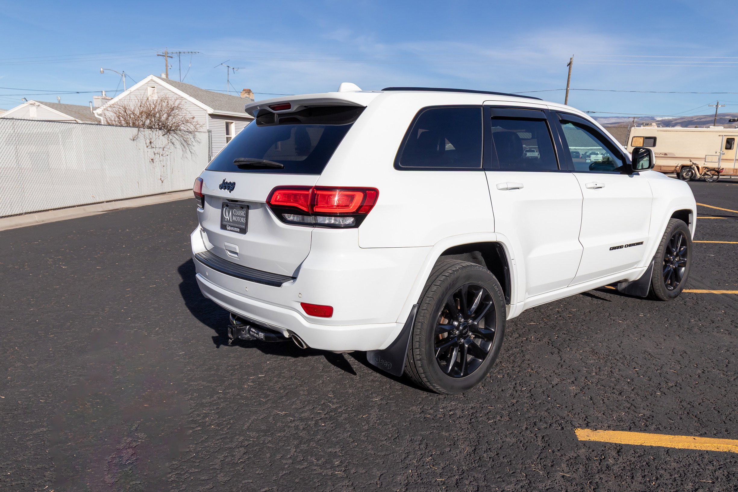 Used 2020 Jeep Grand Cherokee Altitude image 3