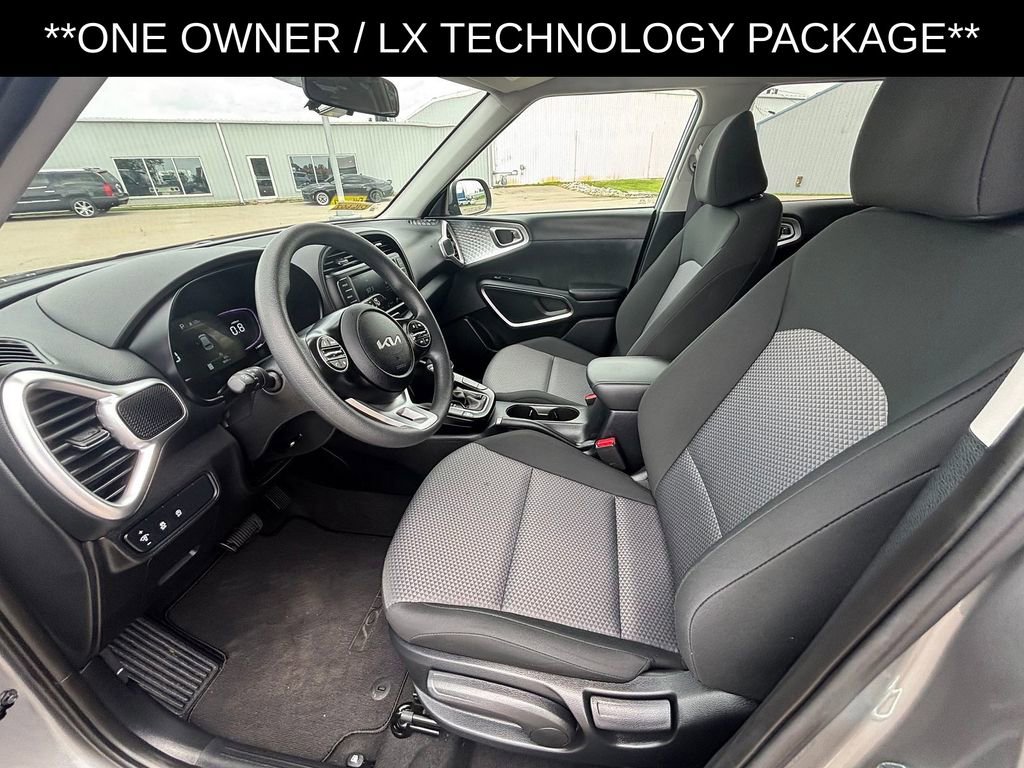 Used 2025 Kia Soul LX w/ LX Technology Package FWD image 7