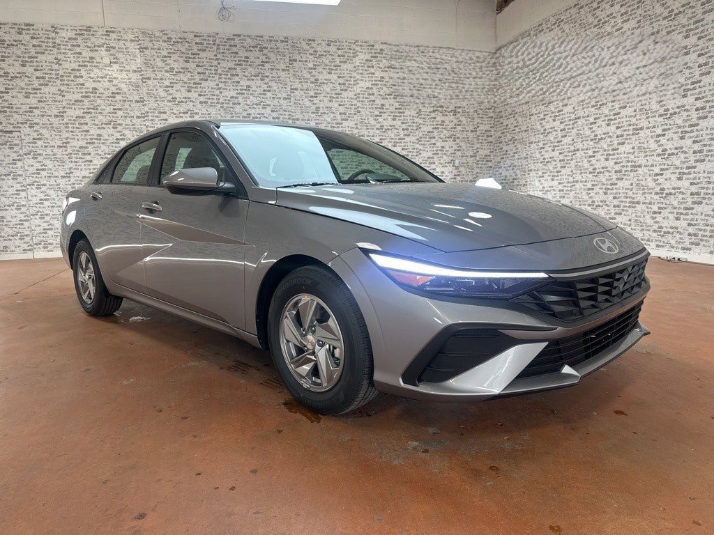 New 2026 Hyundai Elantra SE image 1