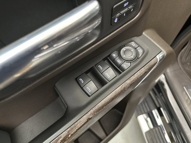 Used 2023 GMC Sierra 2500 Denali AWD/4WD image 18