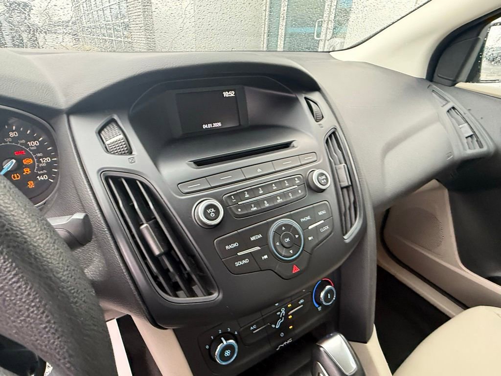 Used 2015 Ford Focus SE image 25