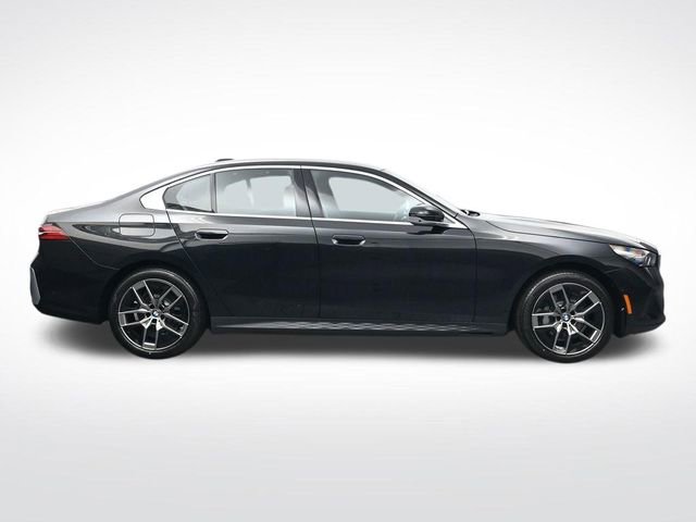 New 2026 BMW 530i xDrive w/ Premium Package image 3