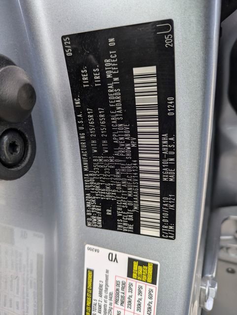 Used 2025 Toyota Corolla Cross L image 35