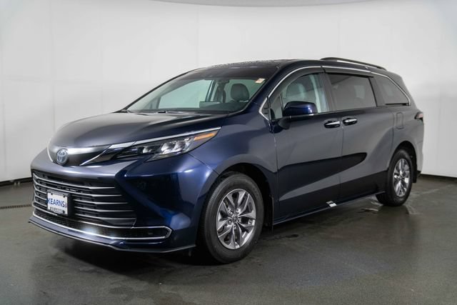 Used 2024 Toyota Sienna XLE FWD image 4