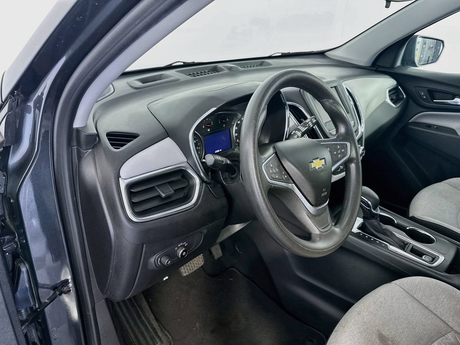 Used 2022 Chevrolet Equinox LS w/ LS Convenience Package FWD image 9