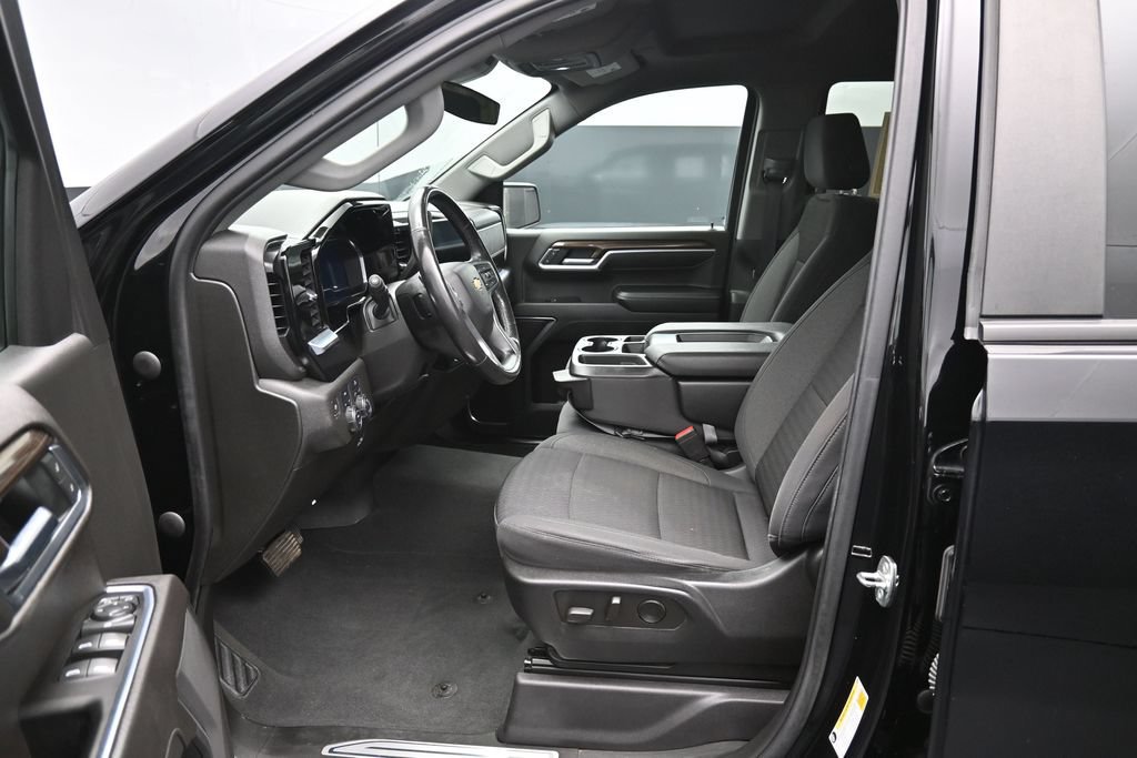 Used 2022 Chevrolet Silverado 1500 LT AWD/4WD image 9