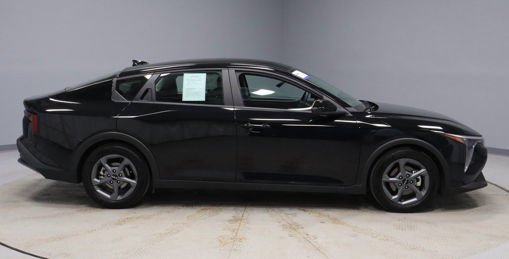 Used 2025 Kia K4 LXS image 12