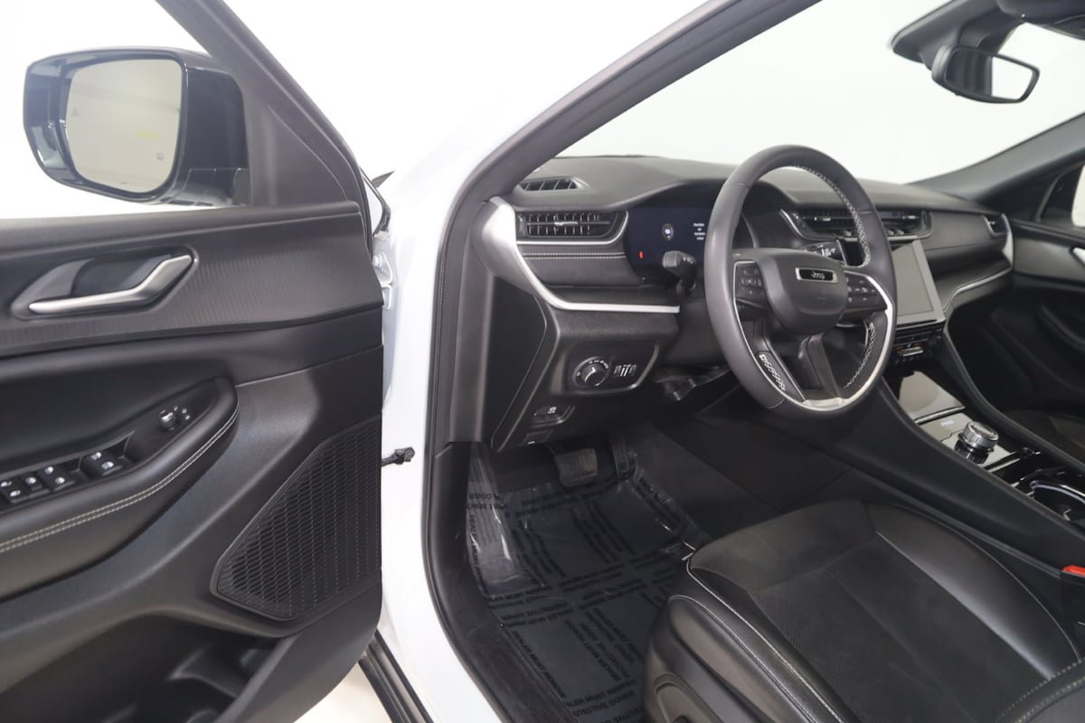 Used 2023 Jeep Grand Cherokee L Laredo AWD/4WD image 40