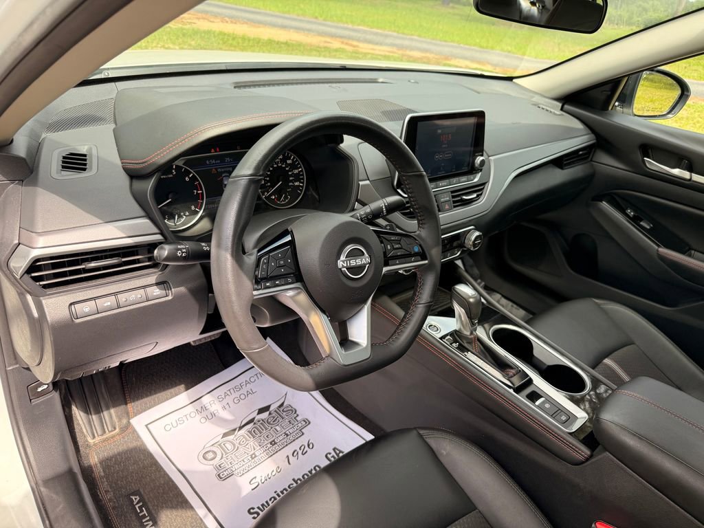 Used 2025 Nissan Altima 2.5 SR AWD/4WD image 13