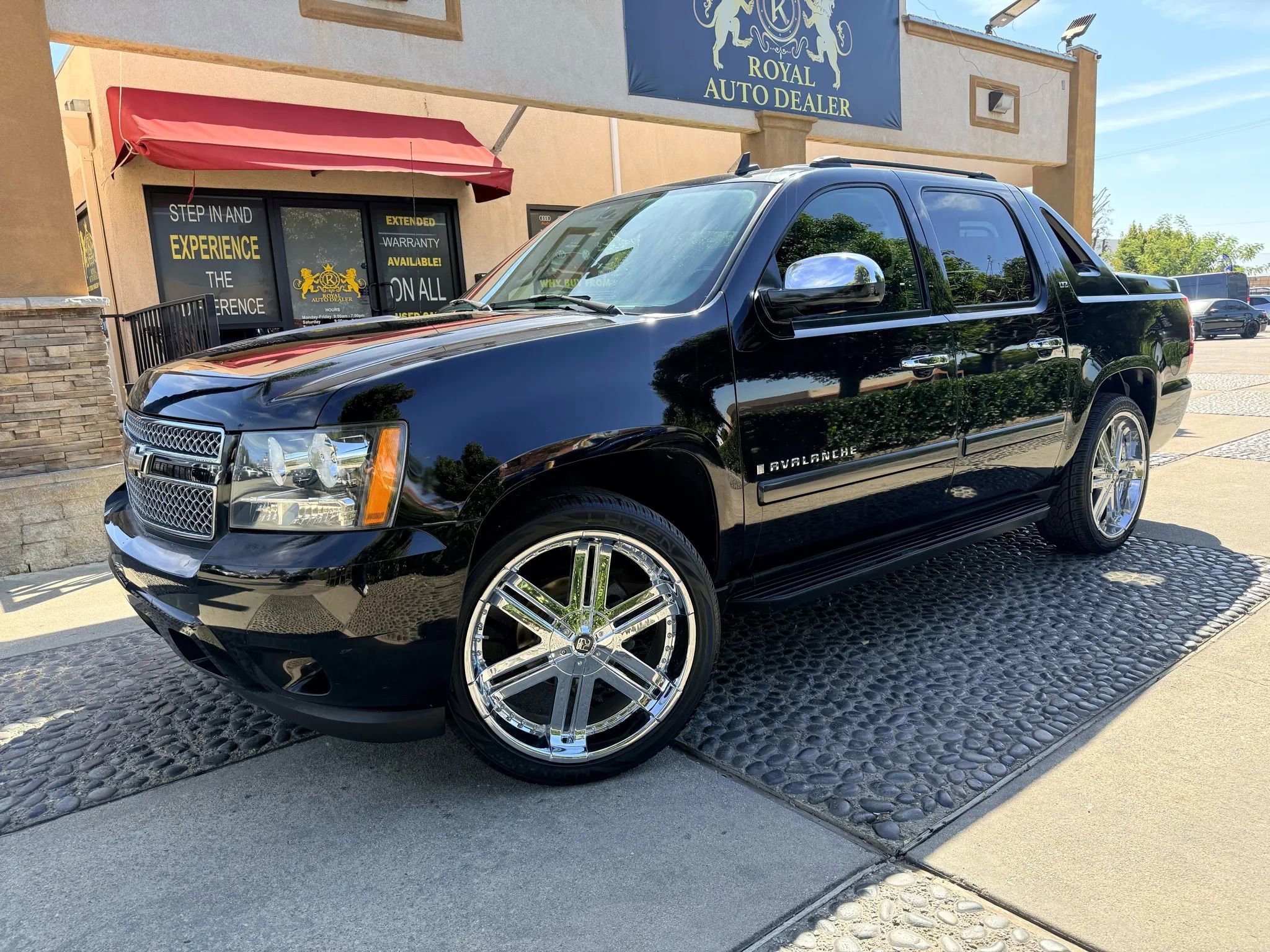 Used 2008 Chevrolet Avalanche LTZ w/ LTZ Preferred Equipment Group image 1