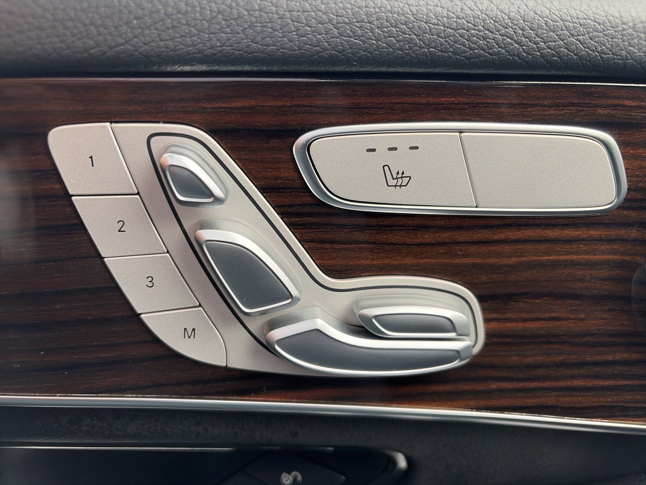 Used 2022 Mercedes-Benz GLC 300 4MATIC image 25