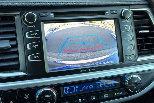 Used 2015 Toyota Highlander XLE FWD image 23