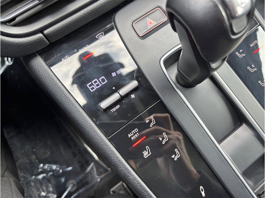 Used 2023 Porsche Macan Turbo image 32