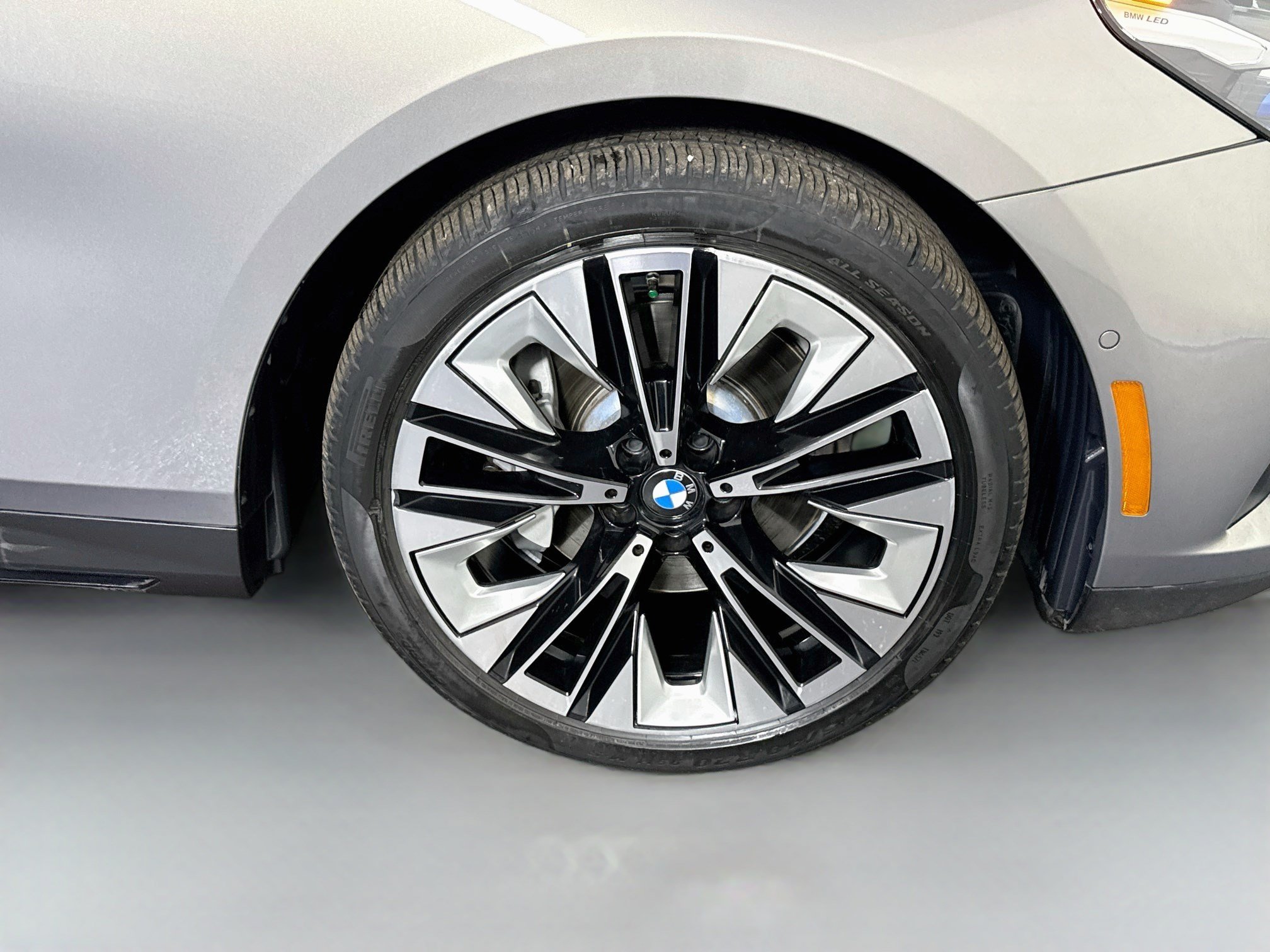 Used 2024 BMW 530i w/ Premium Package RWD image 32