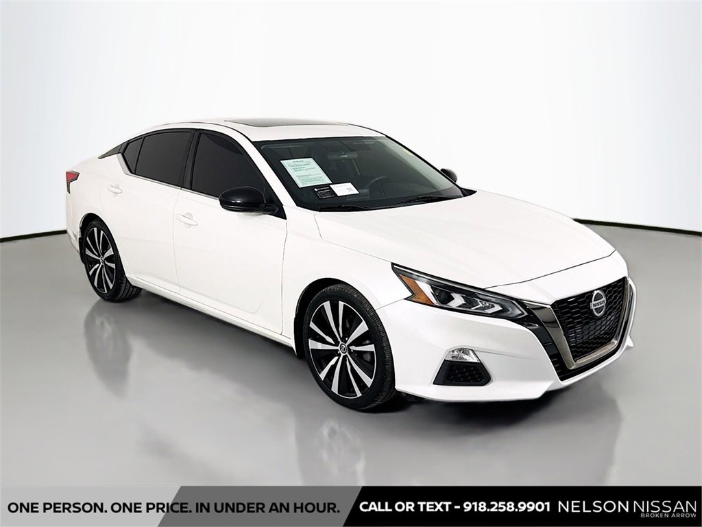 Used 2019 Nissan Altima 2.5 SR w/ SR Premium Package image 3